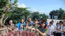 Chia sẻ với gia đình CBCS có hoàn cảnh khó khăn ở Hòa Bình và Sơn La