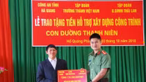 Tuổi trẻ Công an Hà Giang giúp người dân xây dựng đường liên thôn