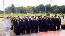 Lãnh đạo Đảng, Nhà nước và Bộ Công an vào Lăng viếng Chủ tịch Hồ Chí Minh