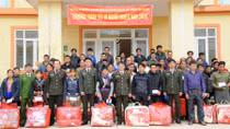 Mang Tết đến sớm với bà con vùng cao Nậm Vì