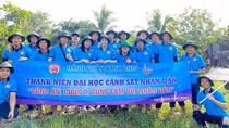 Thanh niên Đại học CSND cùng ăn, cùng ở, cùng làm với nhân dân