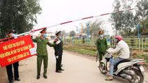 Ngày đầu của vùng quê bị cách ly vì đại dịch Covid-19