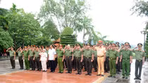 Đoàn đại biểu Bộ Công an về nguồn tại Nha Công an Trung ương
