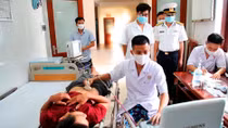 Quân y ở Trường Sa cấp cứu hai ngư dân viêm ruột thừa cấp và tai nạn lao động
