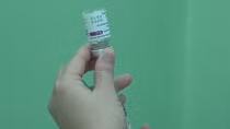 100 người đầu tiên ở Khánh Hòa được tiêm vaccine phòng dịch COVID-19