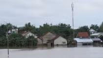 Mưa lớn gây ngập lụt, nhiều trường học phía Bắc Bình Định tạm nghỉ 