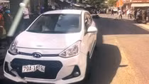 Ôtô tông hai xe máy khiến 4 người thương vong