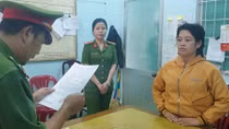 Bắt kẻ chiếm đoạt tiền tỷ của 50 người nuôi tôm hùm