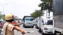 Tài xế vi phạm cố tình quay video tung lên facebook