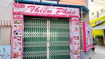 3 nữ nhân viên massage bán dâm cho khách trong tiệm spa