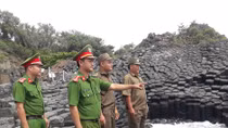 Bảo vệ không gian văn hóa đá ở một làng biển