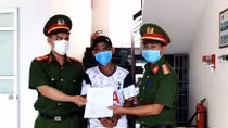 Lập danh sách xét nghiệm COVID-19 "lộ diện" kẻ trốn nã