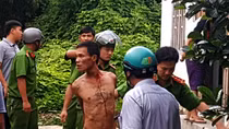  Khống chế, tạm giữ một “ngáo đá” ôm bình gas cố thủ trong nhà