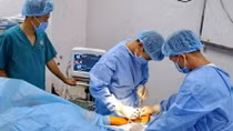 Phẫu thuật cấp cứu kịp thời một ngư dân ở Trường Sa