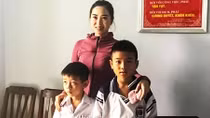 Nhặt được 12 triệu đồng, hai học sinh trình báo Công an