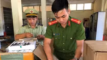 Tạm giữ 5.400 đồng hồ cùng nhiều hàng hóa ngoại nhập