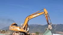 Cưỡng chế tháo dỡ 45 căn nhà xây dựng trái phép tại một xã ở TP Nha Trang