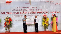 Trao tặng 500 triệu đồng cho UBND TP Tuy Hòa xây nhà tình nghĩa