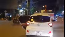 Đã làm rõ tài xế xe du lịch “làm xiếc” trên đường phố Nha Trang