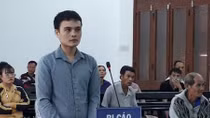 Chém ông nội nhiều nhát, cháu đích tôn lãnh án 8 năm tù
