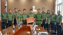  Hỗ trợ 700 triệu đồng cho Công an 6 tỉnh miền Trung khắc phục hậu quả bão lụt