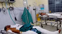"Đùa" với xăng, 5 thanh niên bị bỏng khi đang nhậu
