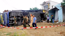  Lật xe ô tô khách giường nằm, 38 người bị thương