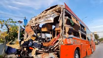 Hai xe khách giường nằm tông nhau, 1 người chết, 25 người bị thương 
