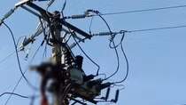 Xác nam công nhân cháy đen trên trụ điện 22 Kv
