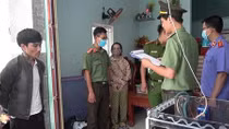 Bắt tạm giam kẻ mua bán trái phép súng quân dụng