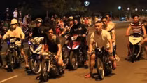 Tạm giữ 25 thanh thiếu niên đua xe trên QL1A