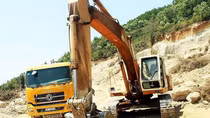 Người phụ nữ tử vong khi phản đối doanh nghiệp khai thác đất do đột quỵ