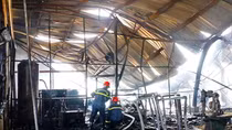 Cháy rụi 3.500m2 kho hàng lâm sản trong KCN Phú Tài