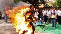 Tự thiêu do mâu thuẫn gia đình 