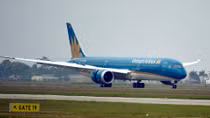 Hành khách của Vietnam Airlines tự động mở cửa thoát hiểm
