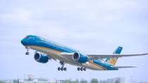 Vietnam Airlines: Nhiều chuyến bay lại phải rời lịch do ảnh hưởng của bão Chaba 