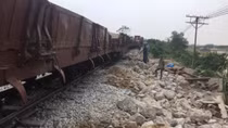  Đường sắt Việt Nam miễn cước vận chuyển hàng cứu trợ tới đồng bào các tỉnh miền Trung