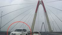 Điều tra vụ xe đi ngược chiều trên cầu Nhật Tân