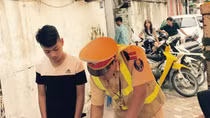 CSGT Hà Nội làm nhiều việc tốt giúp đỡ thí sinh tham gia kỳ thi Quốc gia