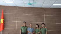 Hành khách cảm kích nhận lại 6 chỉ vàng làm rơi ở Sân bay Nội Bài