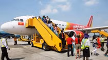 Chậm chuyến bay vì phát hiện lốp máy bay bị xẹp