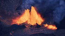 Cảnh tượng như "ngày tận thế" ở núi lửa Hawaii 