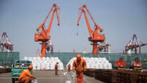 Mỹ bất ngờ lùi lịch áp thuế với hàng Trung Quốc