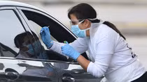 Số ca nhiễm ở Anh thấp hơn nhiều thực tế, Nga xây xong bệnh viện trong 30 ngày