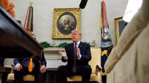 Đáp lại đòn trả đũa thương mại của Trung Quốc, Tổng thống Trump hứa hỗ trợ nông dân Mỹ 15 tỷ USD