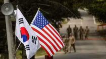 Lãnh đạo bất đồng, hàng ngàn nhân viên quân sự nghỉ việc không lương