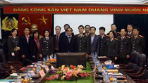 Báo Công an nhân dân chia sẻ kinh nghiệm cùng Tạp chí Aloumai của Lào
