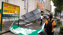 Siêu bão đổ bộ làm gián đoạn nhịp sống của 30 triệu người dân Tokyo