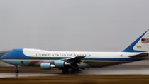 Ông Trump đề nghị dừng hợp đồng sản xuất Boeing cho tổng thống vì... đắt