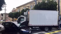 Xe tải liên tục đâm người đi đường ở San Francisco 